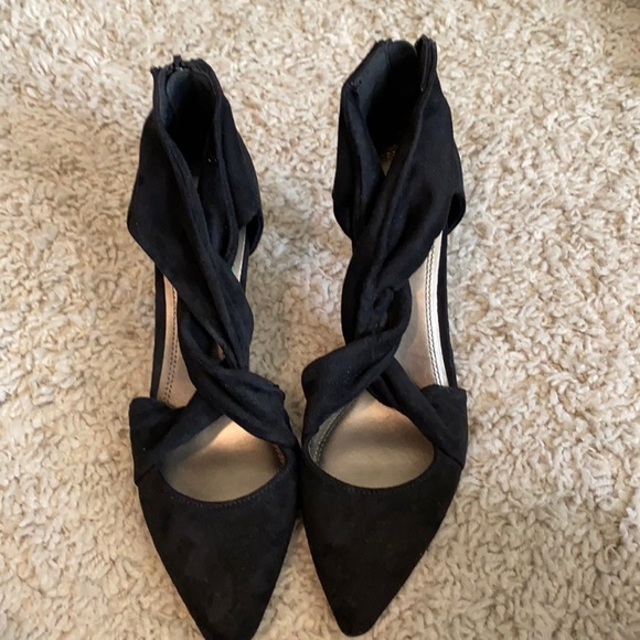 Brand new never worn velvety pumps with a zipper up the back - Picture 1 of 3